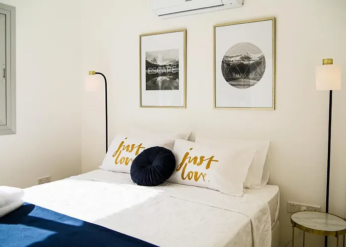Phaedrus Living: City Centre Luxury Flat Esperidon 201