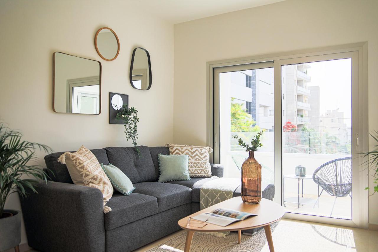 Phaedrus Living: Centre Luxury Flat Esperidon 201 Apartment *