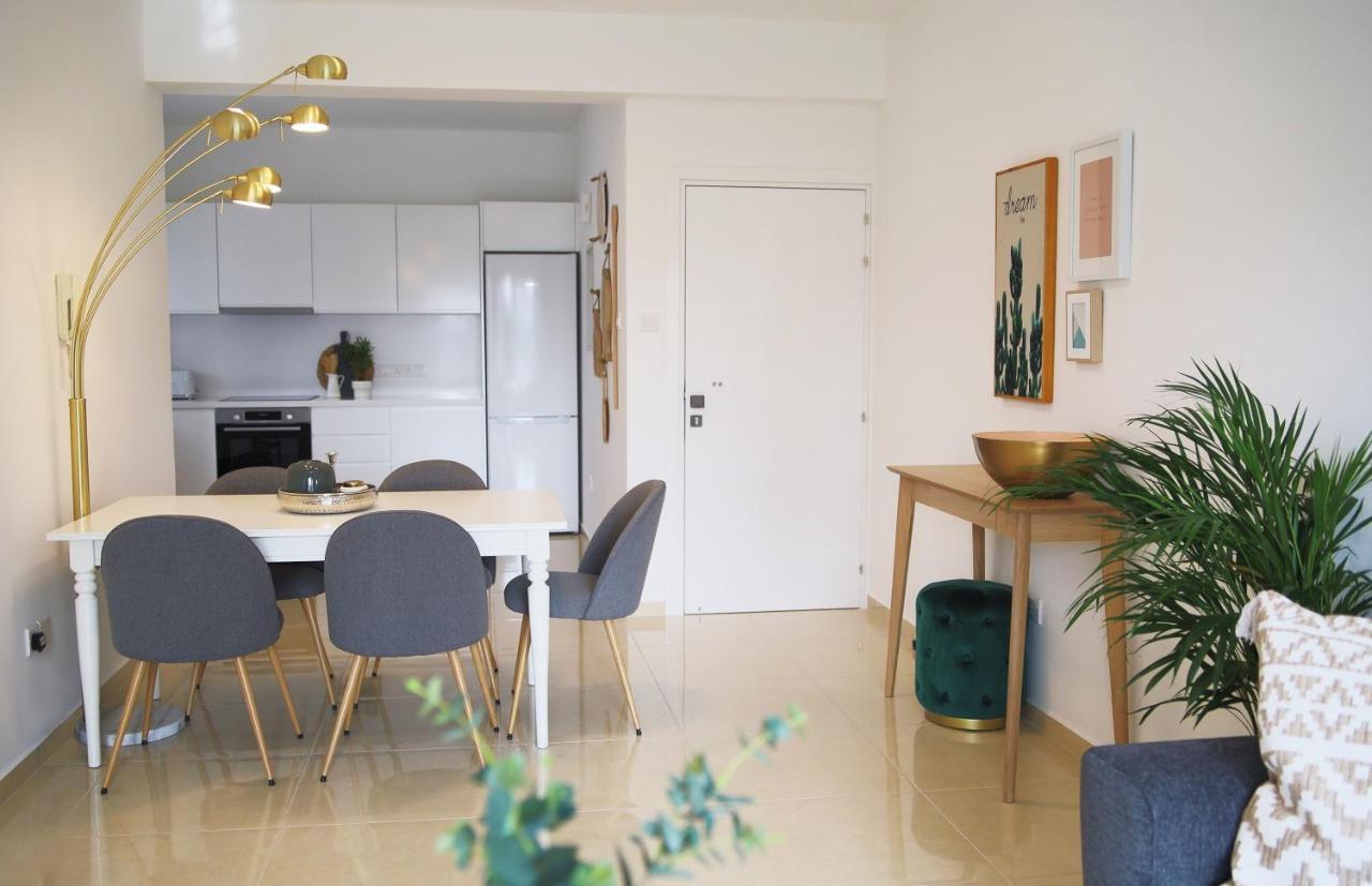 Phaedrus Living: Centre Luxury Flat Esperidon 201 Apartment